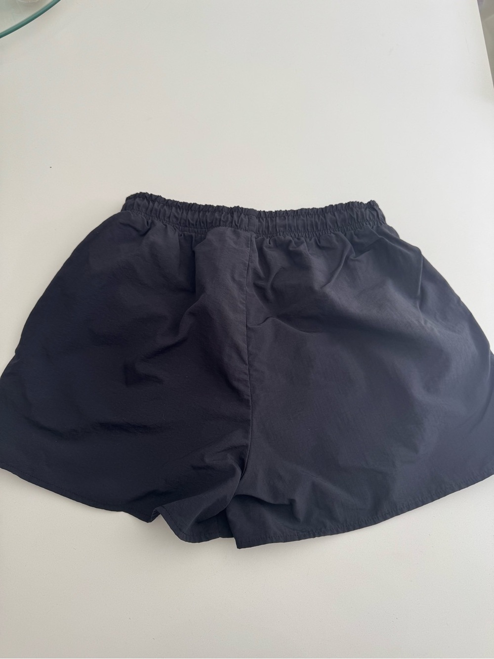 ALO Yoga Black Athletic Shorts with Elastic Waistband - Picture 4 of 6